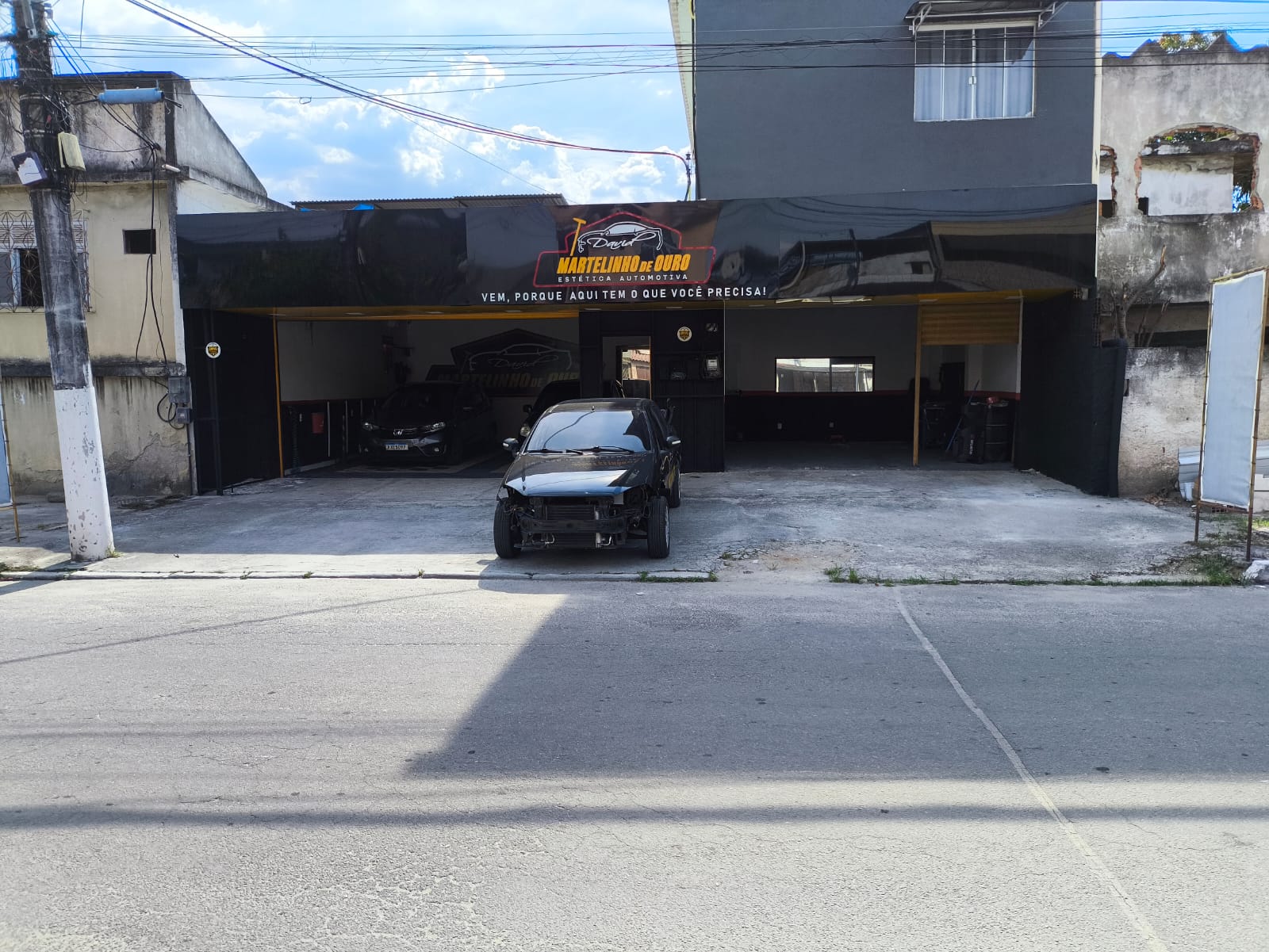 Fachada atual do David Martelinho de Ouro durante o dia